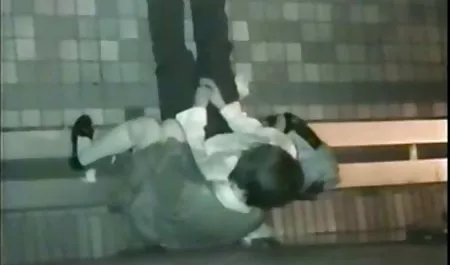 Elegante mujer de la limpieza para hacer maduras tetas grandes xxx de la lengua en el presidente y le dio