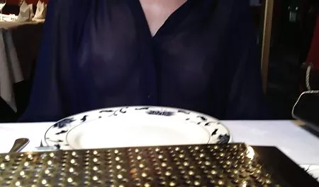 Amante buenas tetas maduras con una gran polla violaron a su novia delante de el espejo
