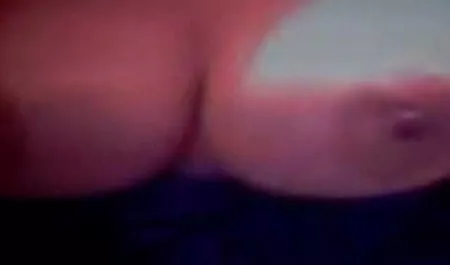 Maduro maduras tetonas casadas amante en una cama blanda