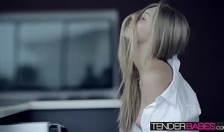 Jóvenes Bestia tetas mujeres maduras en anal consolador enorme