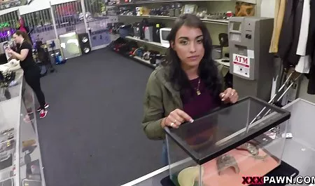 Sexo con un niño en la ropa y viejas gordas tetudas Haley Reed