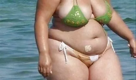 Ruso anal en el bosque en el coche. tetas maduras caseras