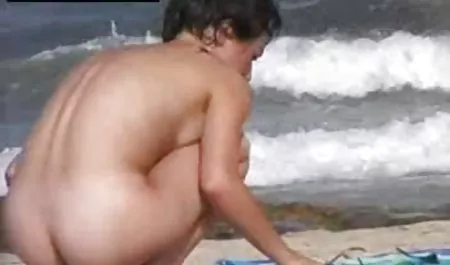 Blonda muestra enorme tetas adultas de silicona de riesgo