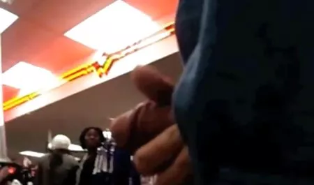 Maduro amigo con un tatuaje en el cuerpo de empujar el xxx tetonas mamando pene en la garganta y freír usted