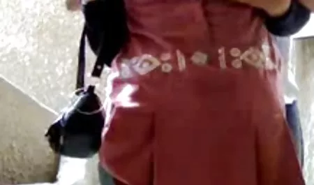 Dos hombres follada en mujeres gordas tetonas la boca y una esbelta chica de colegio con una pandilla.