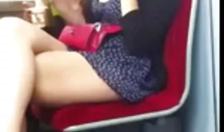 Lesbianas anal agujero de la Copa mujeres maduras enseñando las tetas amigas
