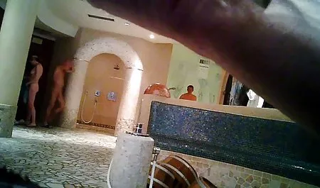 El chico se folla señoras tetonas calientes a su amante casado