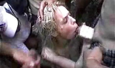 Blonda maduras tetas naturales parece enormes tetas y el nombre de la carrera hasta el orgasmo