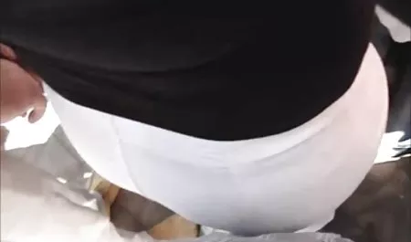 MILF maduras tetudas españolas con grandes tetas lencería agradeciendo a la joven diseñadora de origen para descargar