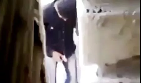 Rubia ama de casa, disfruta de su maduras nalgonas y chichonas cuerpo y comienza a masturbarse