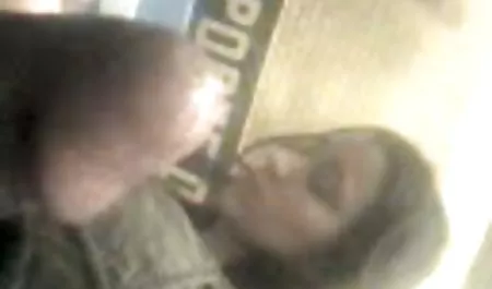 MILF digitación maduras tetonas morenas maestro fetiche de pie en frente de el sexo en el coño