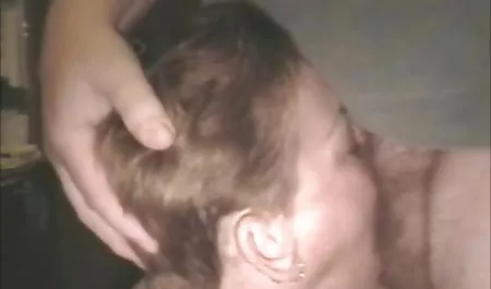 Desnudo MILF se reduce a una máquina de sexo y disfrutar grandes tetas maduras de