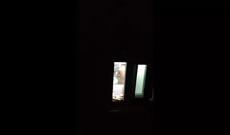 La esbelta chica en parte bot Amigos de host de un tetonas piernudas borracho orgía