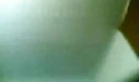 Un hombre tetonas eyaculando xxx de plantas de su polla en el coño tetona muñeca en medias negras