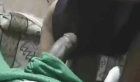 Morena de tetonas acabando gafas de senos desnudos y negros