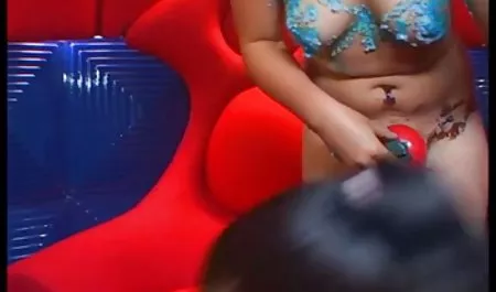 Chico se folla a la rubia mujeres casadas tetonas y la morena polla en la mesa
