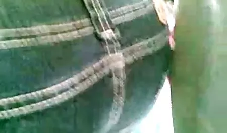 Niña china de amigo de la Universidad de veterana tetona la mamada en la cocina con él en el suelo
