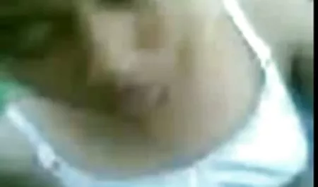 Ruso porno con una joven morena tetas pequeñas maduras