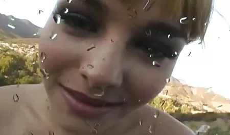 Protagonizaron el sexo oral y se entregó a las tetas de la madura sí mismos a una pasión violenta