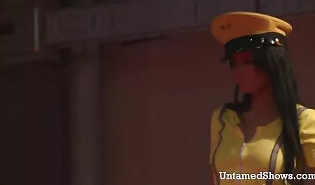 El chico madura tetona con joven de los pantalones lame culo tatuado morenas, en la boca, follando con los dedos