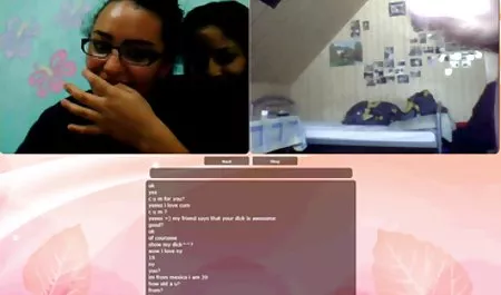 Lesbianas Maduras chicas tetonas masturbandose de tetas pequeñas oral caricias que se intercambian con una rubia tetona en la cama