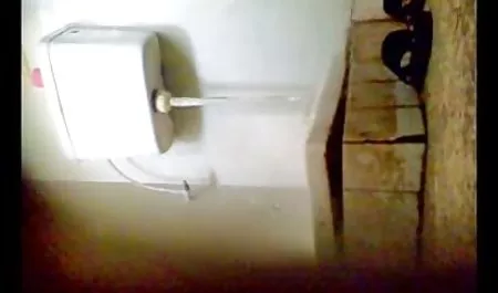 MILF con grandes tetas brillo desnudo tapa y chicas rusas tetonas se acaricia a sí misma vibrador