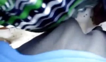 Un Negro maduras chupandose las tetas chica con tetas pequeñas y da su mejilla un gran perno