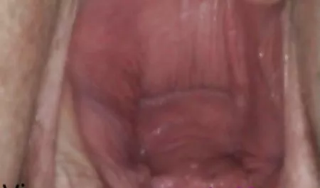 Estudiante ruso que se maduras mega tetonas masturba en la bañera de hidromasaje