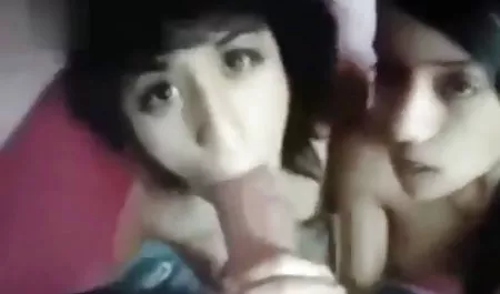De pelo largo chica apasionada de su coño maduras nalgonas tetonas delante de