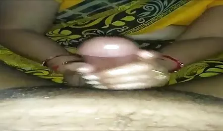 Con tetas grandes maduras tetnas en los talones jugoso culo se convierte en pantalones delgados