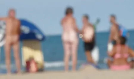 Los hombres de publicar la carne maduras tetas gordas en el rostro moreno de su novia