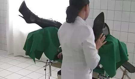 De espesor madre sacude sus tetas en el balcón de tetonas maduras en la ducha gran altura