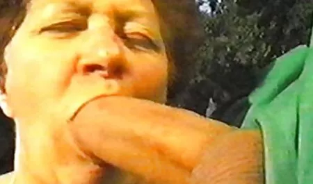 El hombre mojado la tapa de la celda por vebkameroy mujeres tetonas y culonas masturbandose