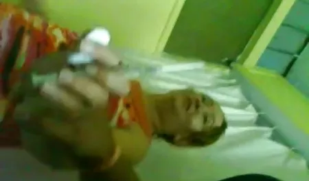 Zorra tetona en la Mesa maduras gordas tetudas en el restaurante