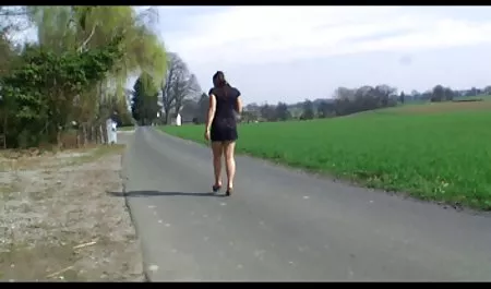 Chica con un tatuaje en su espalda Bolton Negra y de sexo gratis con maduras tetonas debajo de su vagina