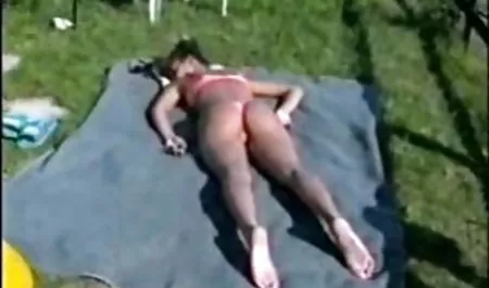 Los dos intercambiar el mango trasero con un consolador tetas grandes maduras